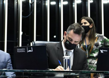 PEC da reforma eleitoral é promulgada no Congresso