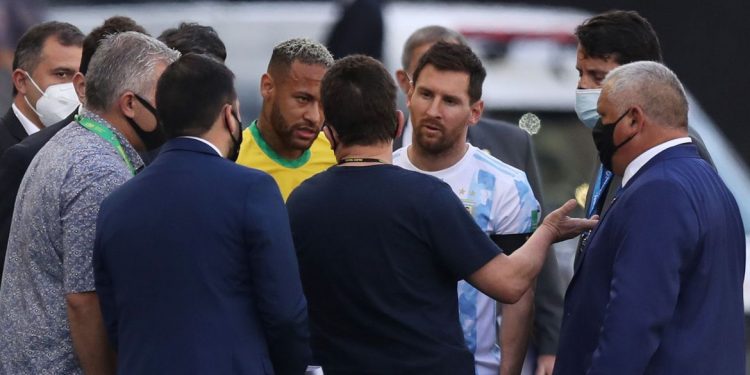 Anvisa paralisa jogo entre Brasil e Argentina; partida é encerrada