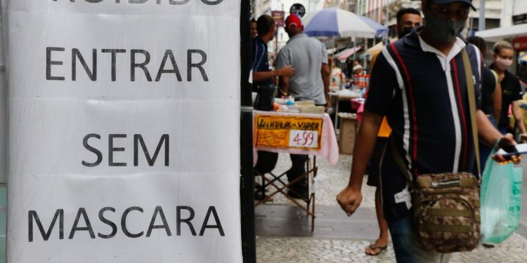 Na Câmara, especialistas defendem uso de máscaras mesmo com vacinação