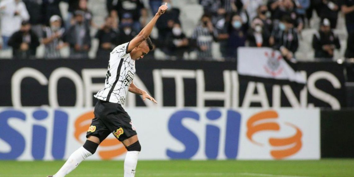 Corinthians derrota Bahia por 3 a 1 e entra no G4 do Brasileiro