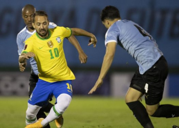 Seleção enfrenta Uruguai buscando virtual classificação para Copa