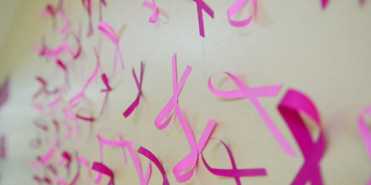 Audiência discute combate ao câncer de mama em mulheres jovens