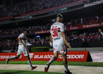 Com gol de Calleri São Paulo vence o Corinthians por 1 a 0 no Morumbi