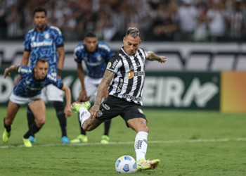 Atlético-MG afunda Grêmio diante de 56 mil torcedores e abre dez pontos na liderança do Brasileiro
