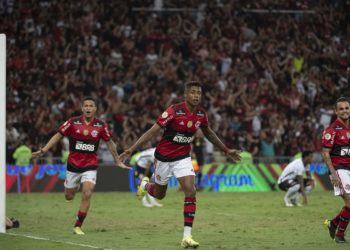 Bruno Henrique garante vitória do Flamengo sobre o Corinthians