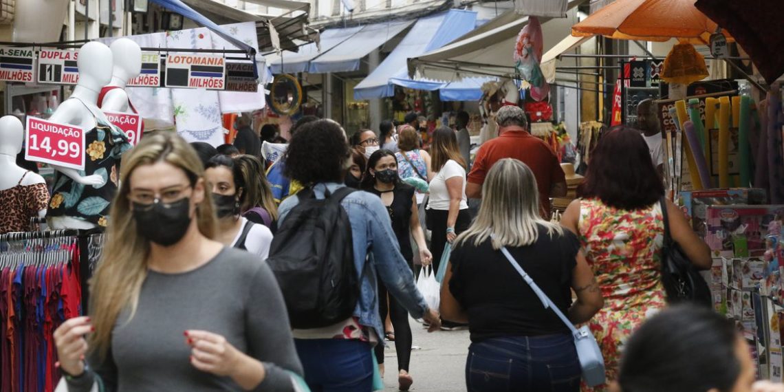 Expectativa de vida no Brasil sobe para 76,8 anos