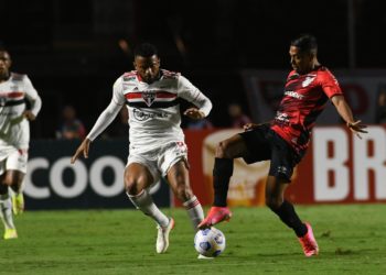 São Paulo e Athletico-PR empatam e seguem ameaçados no Brasileiro