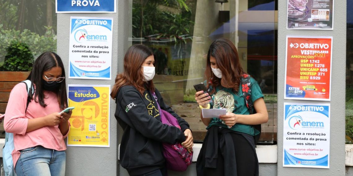 Enem serve de acesso ao ensino superior no Brasil e em Portugal