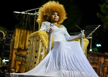 Corpo de Elza Soares é velado no Theatro Municipal do Rio