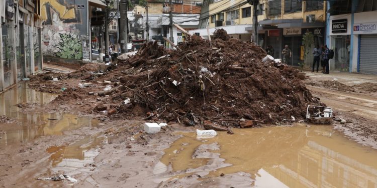 Petrópolis tem 198 mortes e 89 desaparecidos em decorrência da chuva