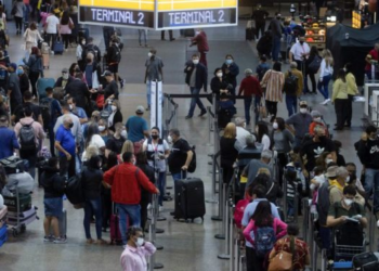 Anvisa: uso de máscaras continua obrigatório em aeroportos e aeronaves