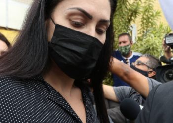 Mãe do menino Henry Borel deixa a prisão