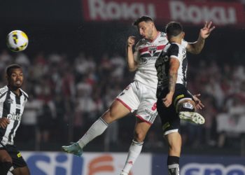 Com gols de Calheri e Luciano, o São Paulo derrota o Santos por 2 a 1 em clássico no morumbi