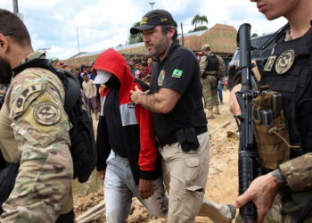 Lancha de Bruno e Dom é encontrada afundada em rio do Amazonas