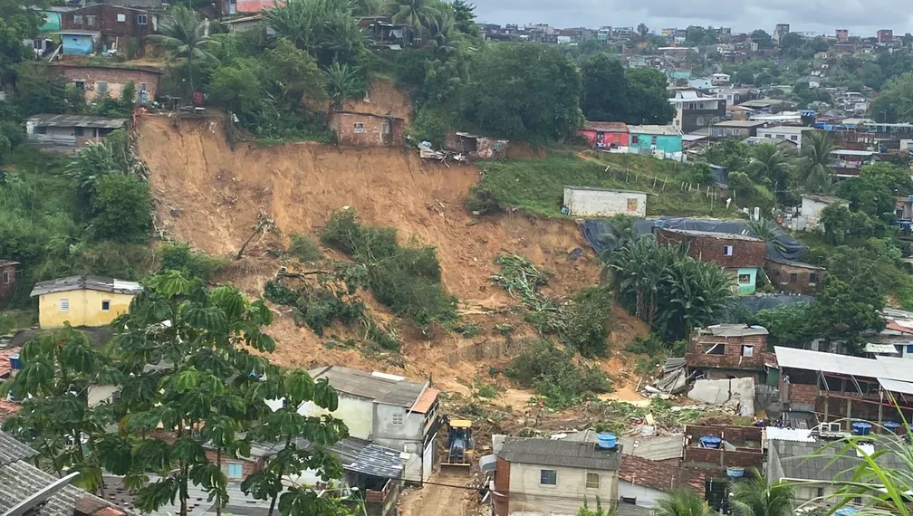 Sobe para 128 o número de mortos por causa das chuvas em Pernambuco