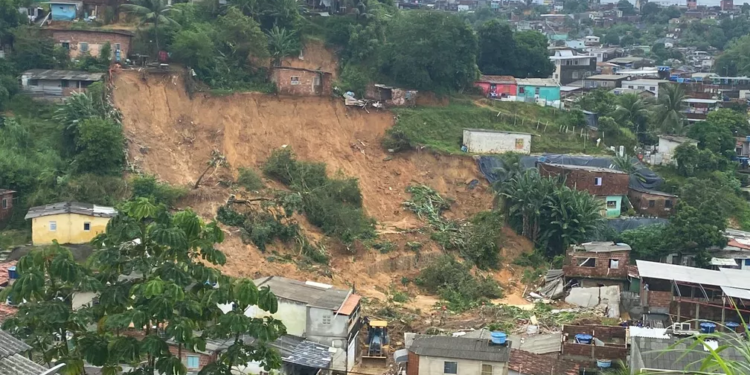 Sobe para 128 o número de mortos por causa das chuvas em Pernambuco
