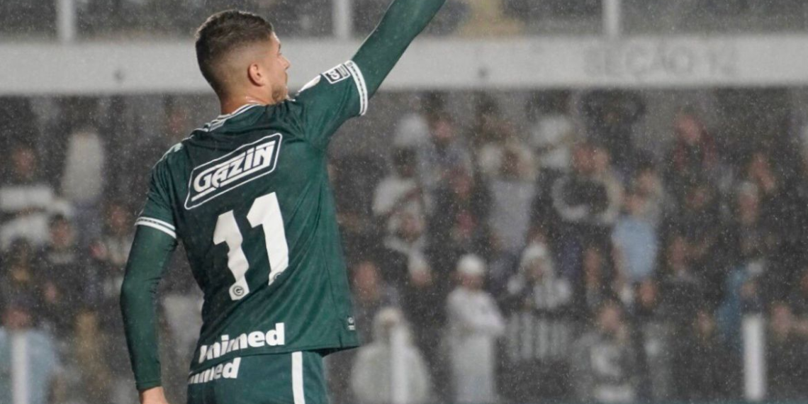 Com dois gols de Pedro Raul, Santos perdeu para o Goiás e caiu para a 10ª colocação no Campeonato Brasileiro