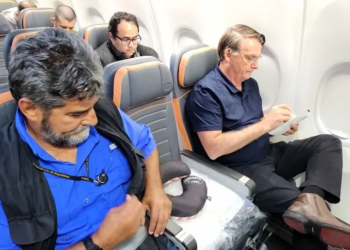 Bolsonaro chega ao Brasil após três meses nos Estados Unidos