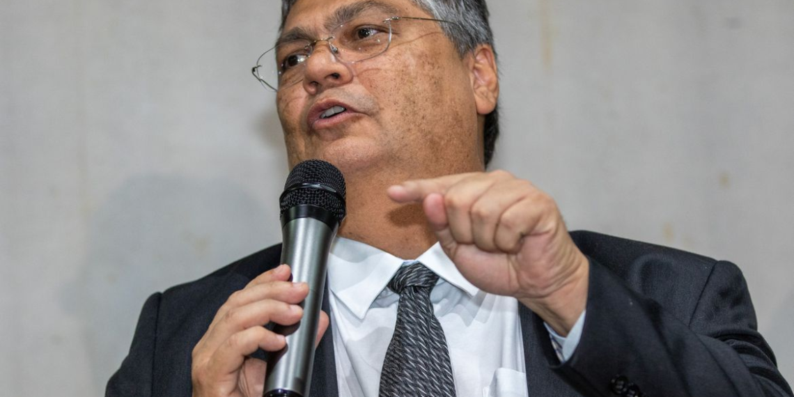 Dino nega vínculo entre operação da PF e entrevista do presidente Lula