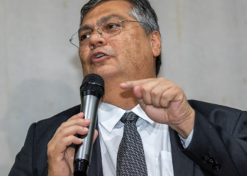 Dino nega vínculo entre operação da PF e entrevista do presidente Lula