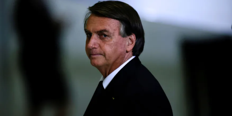 Bolsonaro chega ao Brasil após três meses nos Estados Unidos