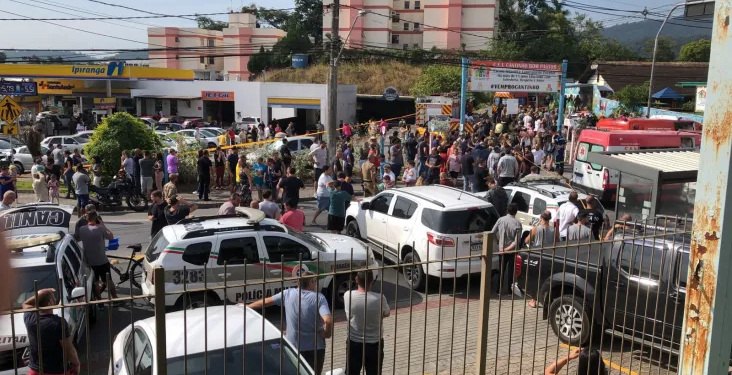 Ataque em creche de Blumenau deixa 4 crianças mortas