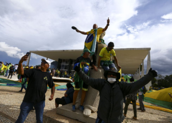 Maioria do STF aceita denúncias contra participantes de atos golpistas