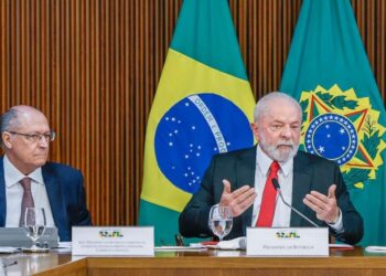 “Lula inicia diálogo com presidentes do Egito e da Autoridade Palestina visando apoio estratégico”