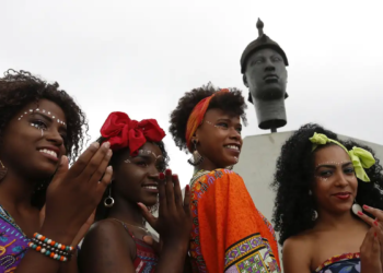 “Brilho da Negritude: Celebrando a Consciência Negra com Arte, História e Inclusão”