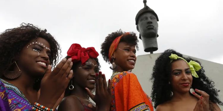 “Brilho da Negritude: Celebrando a Consciência Negra com Arte, História e Inclusão”