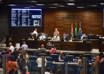 Presidente Ticiano convoca sessões extraordinárias para esta quinta-feira na Câmara