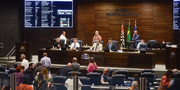 Presidente Ticiano convoca sessões extraordinárias para esta quinta-feira na Câmara