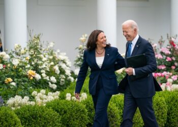Joe Biden Abandona Candidatura e Kamala Harris Recebe Seu Apoio para Presidência