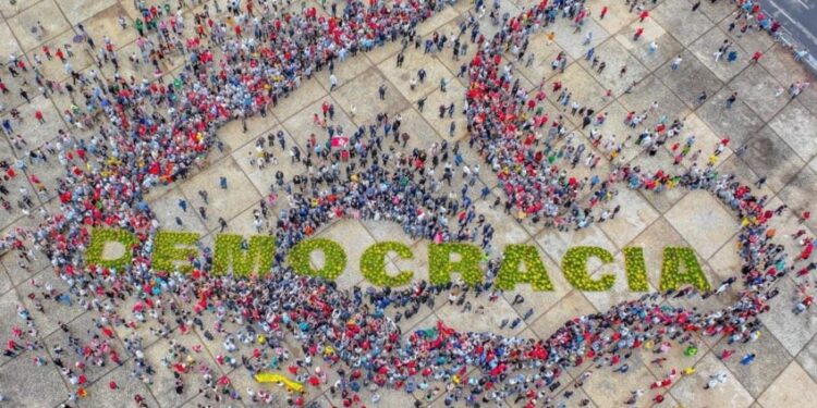 Ato de Lula em Memória do 8 de Janeiro: Críticas e Público Abaixo das Expectativas