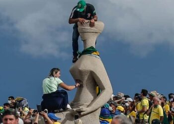 STF avalia condenação de cabeleireira por atos de 8 de janeiro