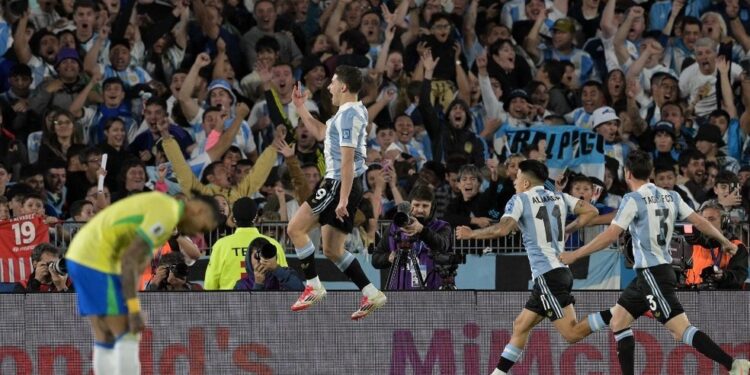 Futuro de Dorival Júnior na Seleção Brasileira segue indefinido após goleada para Argentina