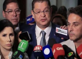 Líder do PL reage à intimação de Bolsonaro na UTI e promete nova versão do projeto de anistia