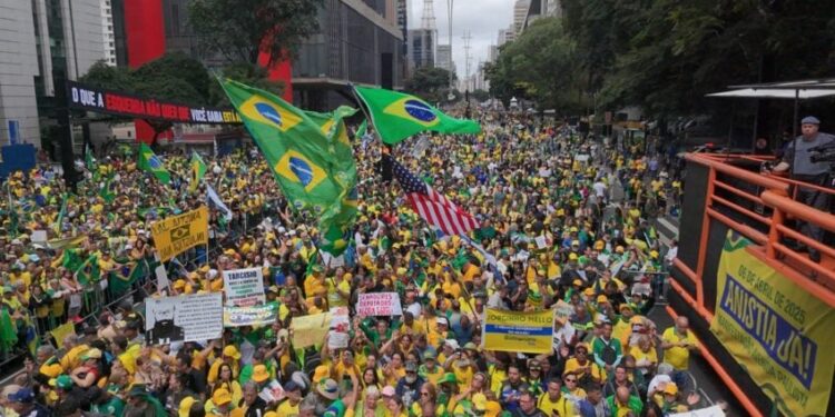 Ato na Avenida Paulista reúne apoiadores de Bolsonaro em defesa de anistia para envolvidos nos atos de 8 de janeiro
