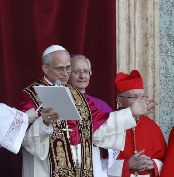 Papa Leão 14 celebra primeira missa e faz alerta contra o ‘ateísmo prático’