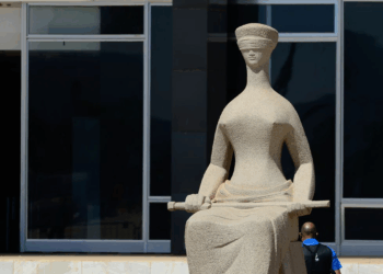 Governo decide acionar STF após Congresso barrar aumento do IOF