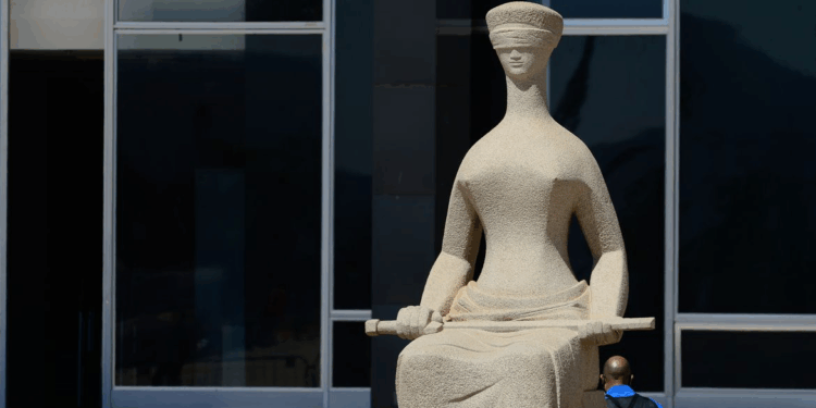 Governo decide acionar STF após Congresso barrar aumento do IOF