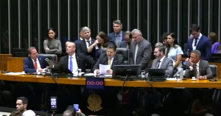 Congresso derruba veto da dosimetria e amplia pressão política sobre Lula