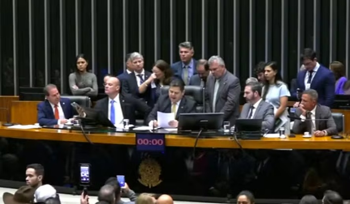 Congresso derruba veto da dosimetria e amplia pressão política sobre Lula
