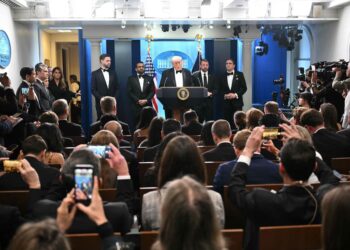 Tiros em evento com Trump provocam pânico em hotel de Washington