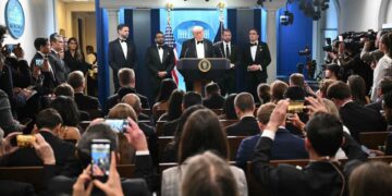 Tiros em evento com Trump provocam pânico em hotel de Washington