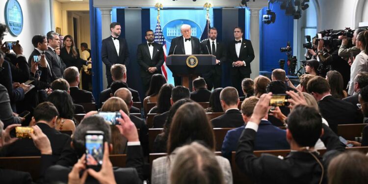 Tiros em evento com Trump provocam pânico em hotel de Washington