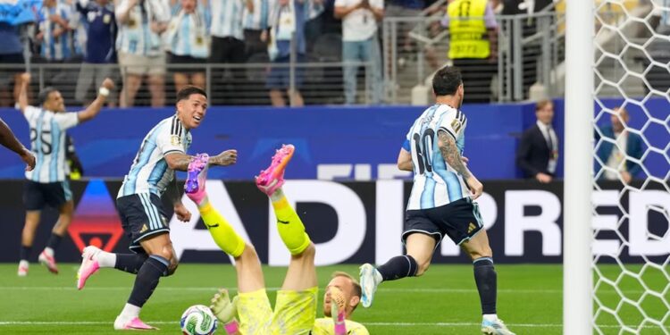 Argentina vence e convence em campo, mas arbitragem gera polêmica na Copa do Mundo de 2026