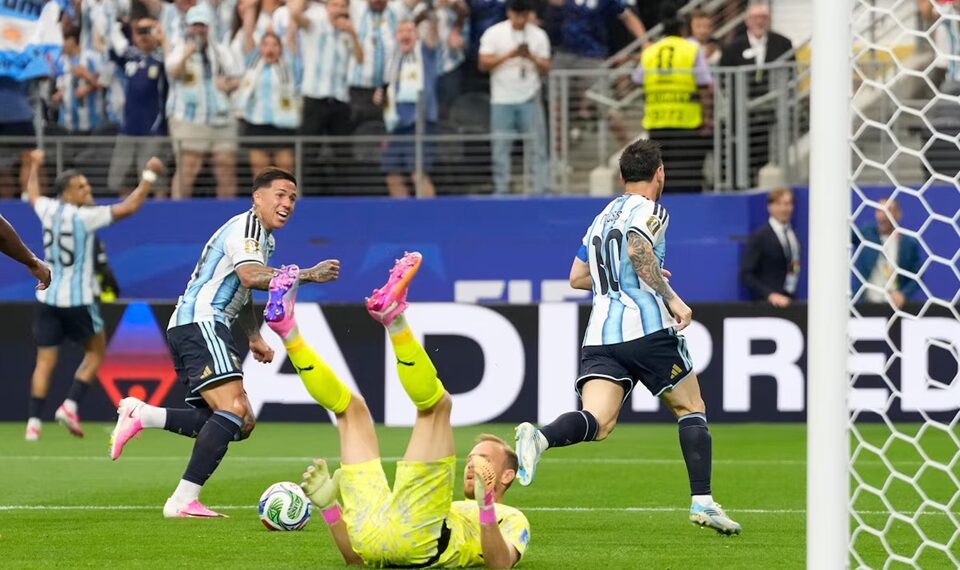 Argentina vence e convence em campo, mas arbitragem gera polêmica na Copa do Mundo de 2026