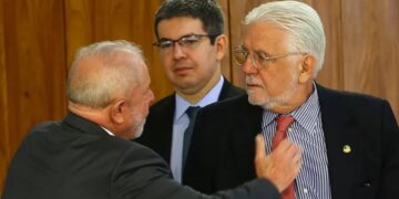 Jaques Wagner deixa liderança do governo no Senado após acordo com Lula