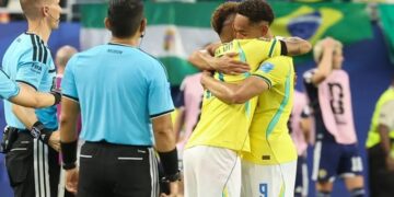 Brasil vence a Escócia por 3 a 0 e avança com 100% de aproveitamento na Copa